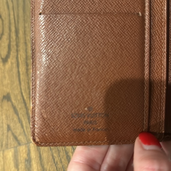 Authentic Louis Vuitton “Kiss Lock” wallet - Picture 7 of 9